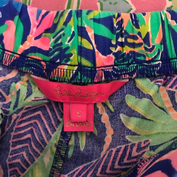 Lilly Pulitzer Ocean View Shorts How You Like Me Prowl shorts size small - Picture 2 of 3